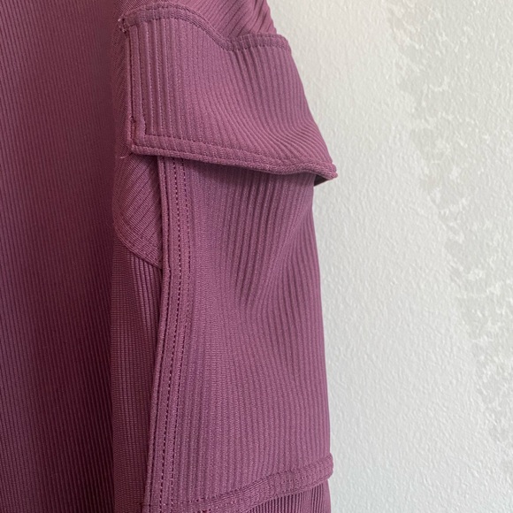 Lulu size 4 cargo 25” leggings HR - Picture 4 of 11